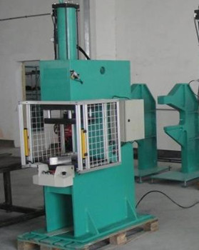 汽車行業(yè)如何運(yùn)用鉚接機(jī)提高組件質(zhì)量和生產(chǎn)效率？